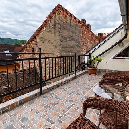 Residence 48 Beautiful Building Within Moments From The Old Town Of Braşov Exterior foto