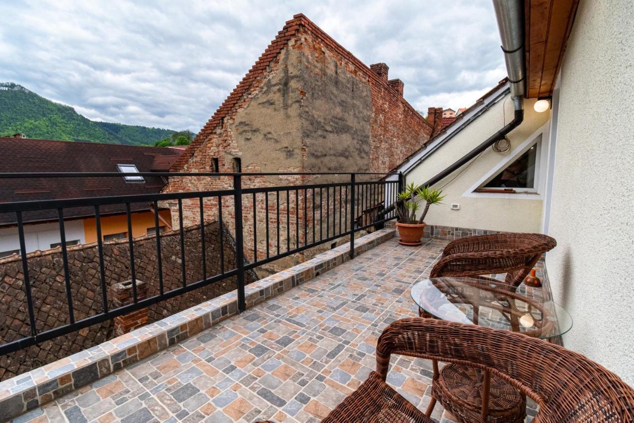Residence 48 Beautiful Building Within Moments From The Old Town Of Braşov Exterior foto