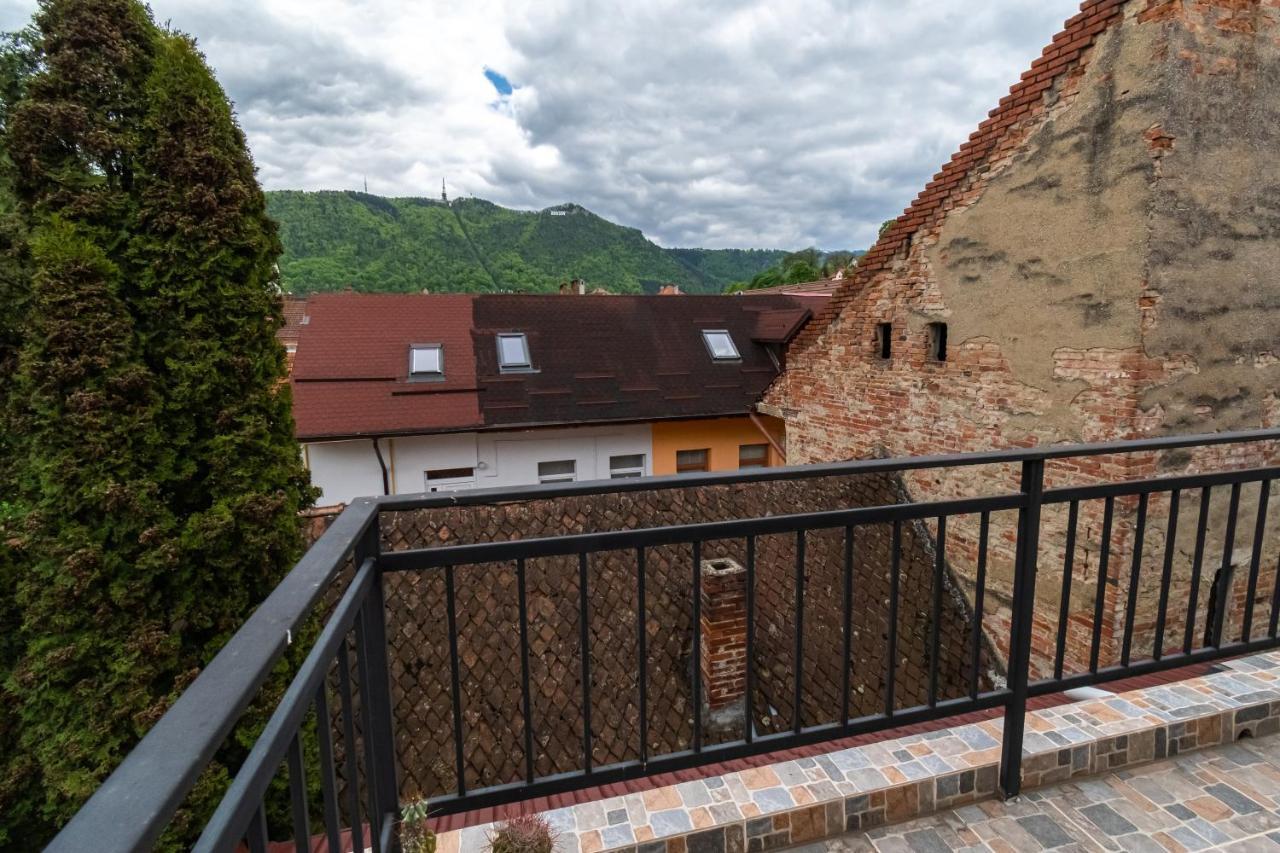 Residence 48 Beautiful Building Within Moments From The Old Town Of Braşov Exterior foto