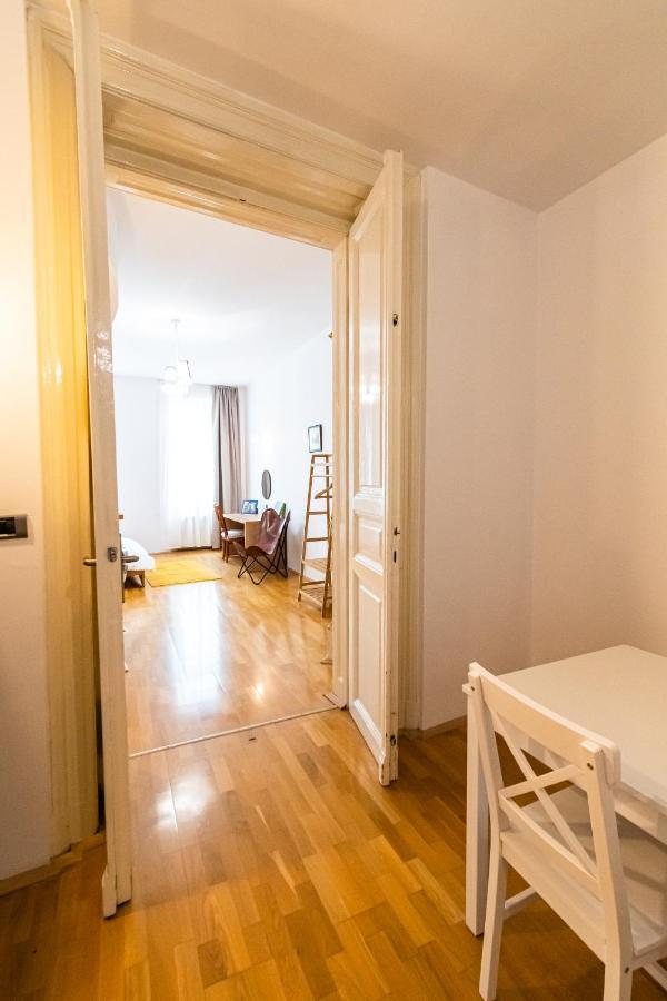 Residence 48 Beautiful Building Within Moments From The Old Town Of Braşov Exterior foto