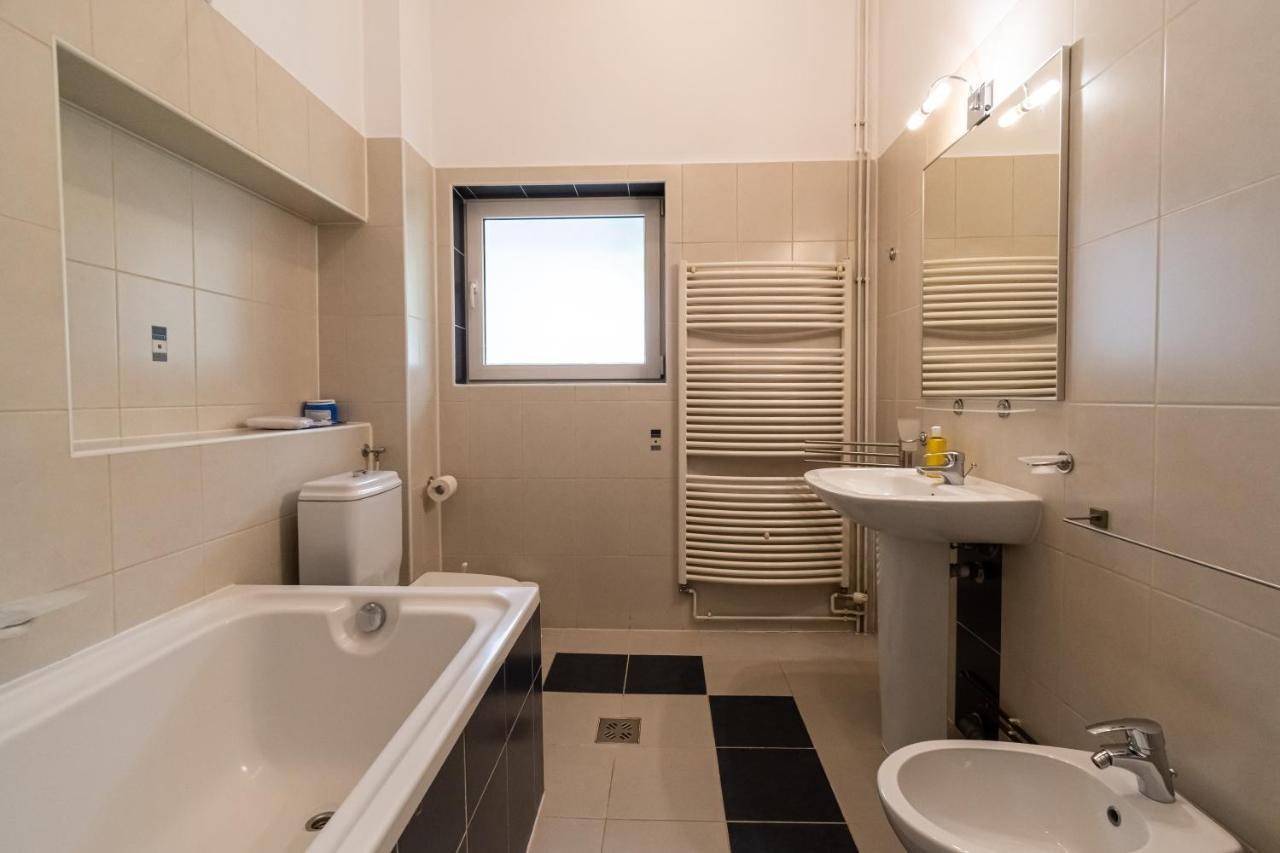 Residence 48 Beautiful Building Within Moments From The Old Town Of Braşov Exterior foto