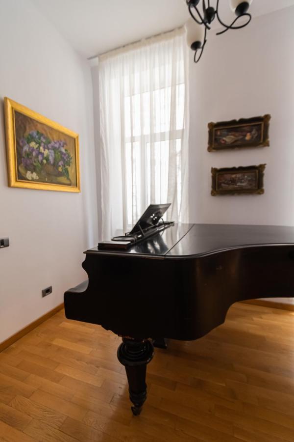 Residence 48 Beautiful Building Within Moments From The Old Town Of Braşov Exterior foto