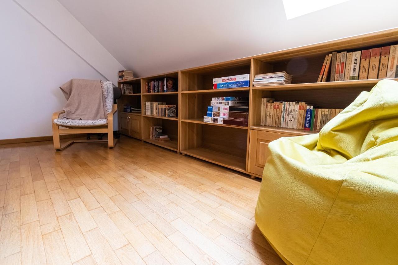 Residence 48 Beautiful Building Within Moments From The Old Town Of Braşov Exterior foto