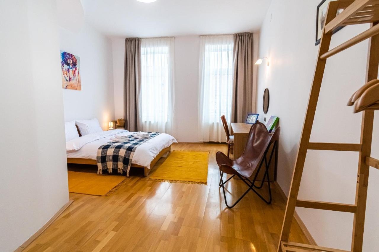 Residence 48 Beautiful Building Within Moments From The Old Town Of Braşov Exterior foto