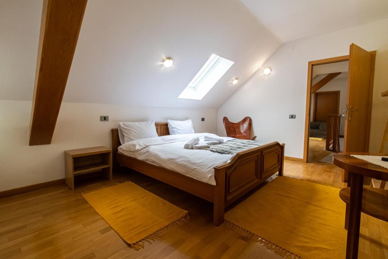 Residence 48 Beautiful Building Within Moments From The Old Town Of Braşov Exterior foto