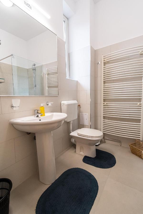 Residence 48 Beautiful Building Within Moments From The Old Town Of Braşov Exterior foto