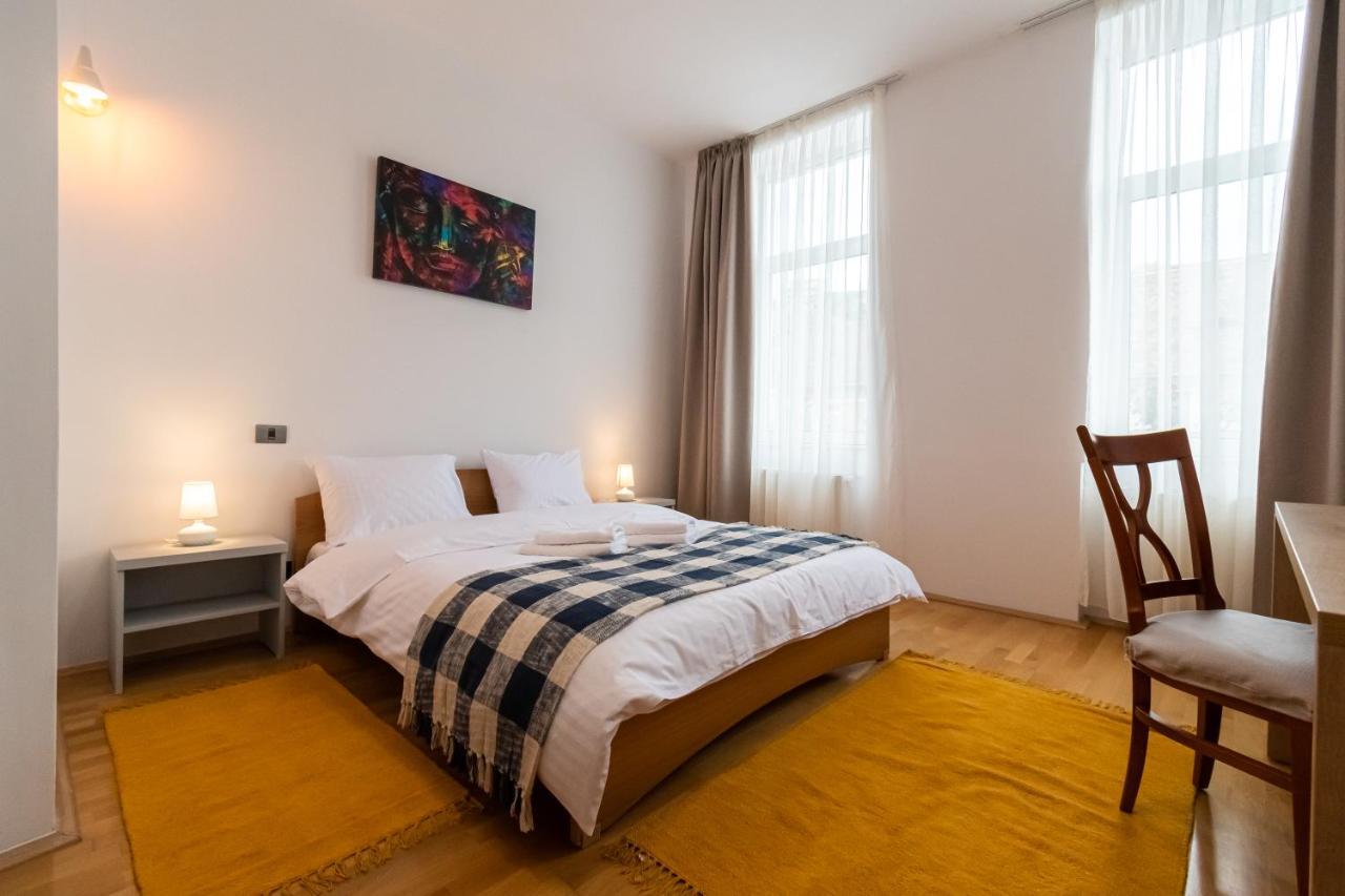 Residence 48 Beautiful Building Within Moments From The Old Town Of Braşov Exterior foto