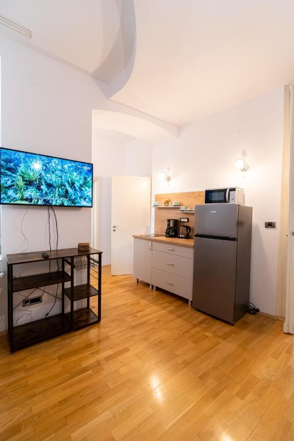 Residence 48 Beautiful Building Within Moments From The Old Town Of Braşov Exterior foto