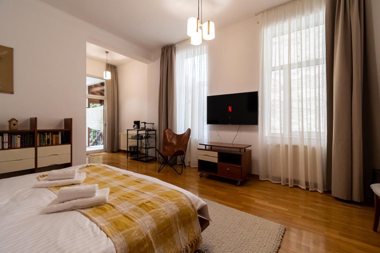 Residence 48 Beautiful Building Within Moments From The Old Town Of Braşov Exterior foto