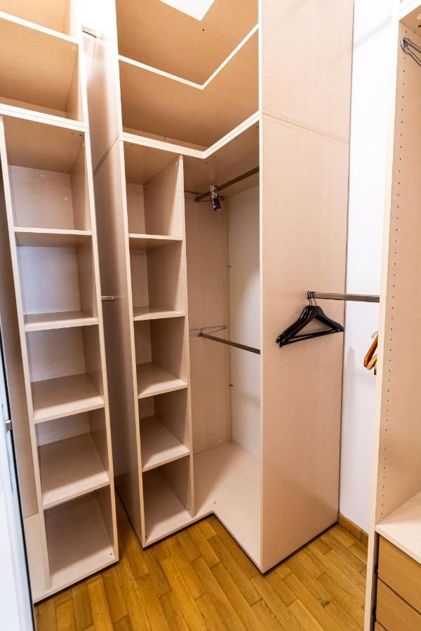 Residence 48 Beautiful Building Within Moments From The Old Town Of Braşov Exterior foto