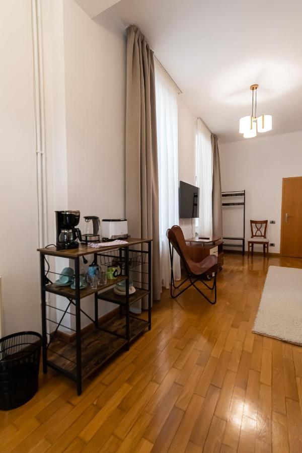 Residence 48 Beautiful Building Within Moments From The Old Town Of Braşov Exterior foto