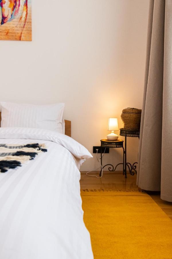 Residence 48 Beautiful Building Within Moments From The Old Town Of Braşov Exterior foto