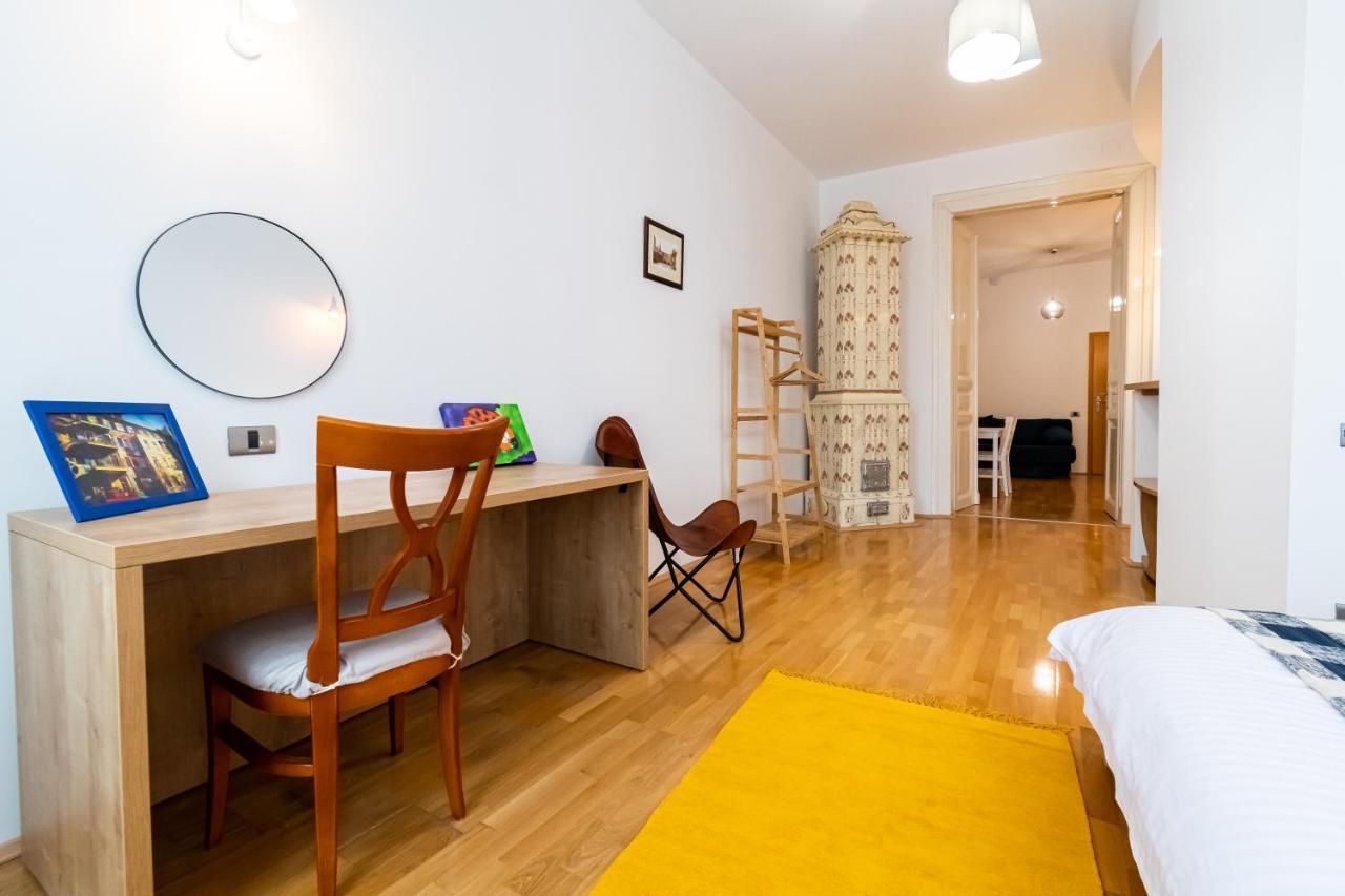 Residence 48 Beautiful Building Within Moments From The Old Town Of Braşov Exterior foto