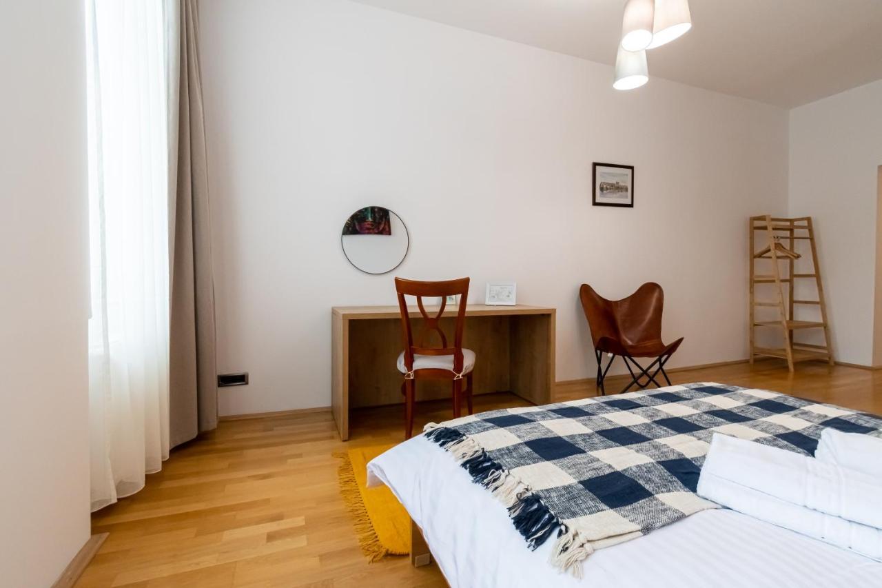 Residence 48 Beautiful Building Within Moments From The Old Town Of Braşov Exterior foto