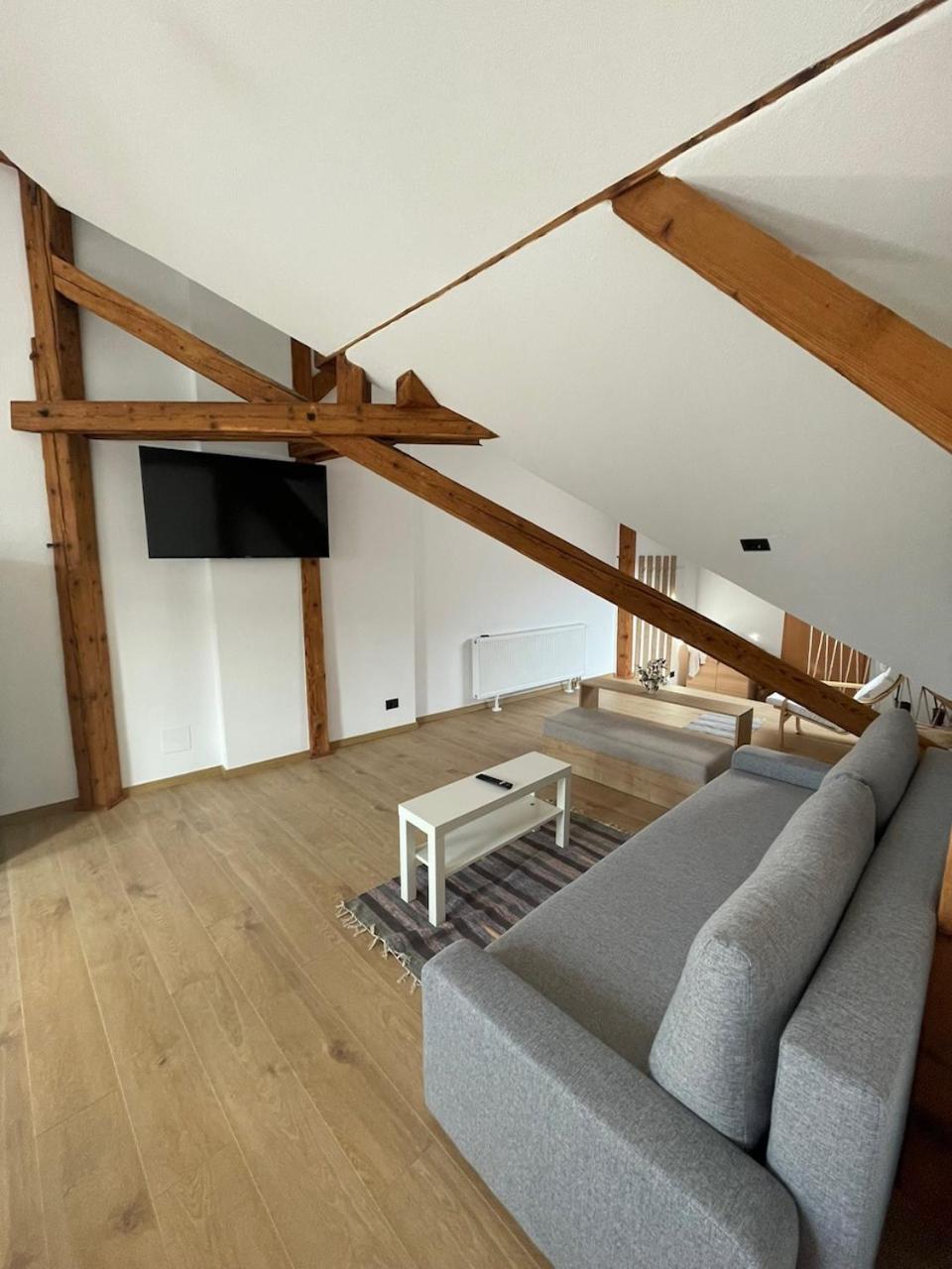 Residence 48 Beautiful Building Within Moments From The Old Town Of Braşov Exterior foto