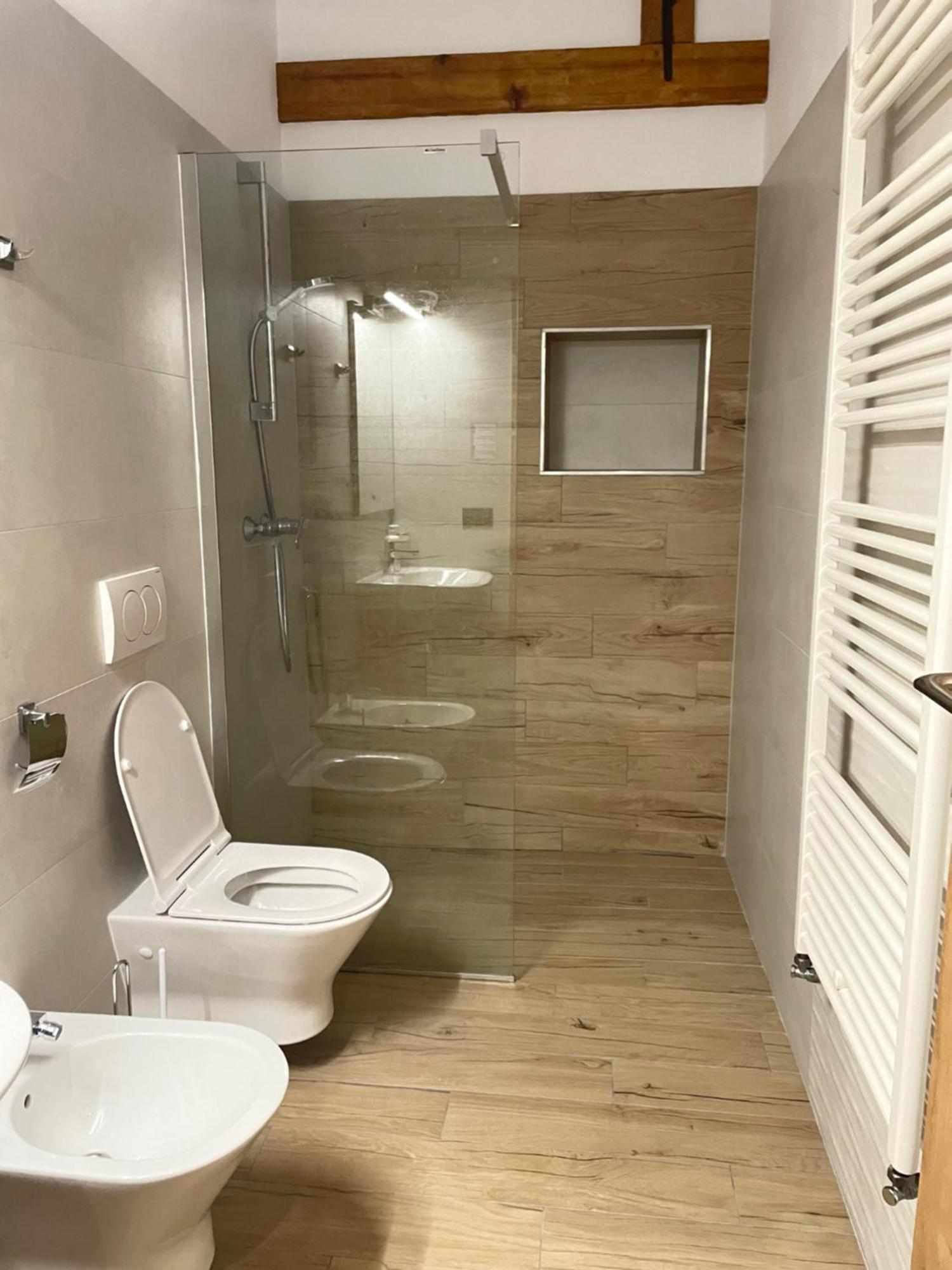 Residence 48 Beautiful Building Within Moments From The Old Town Of Braşov Exterior foto