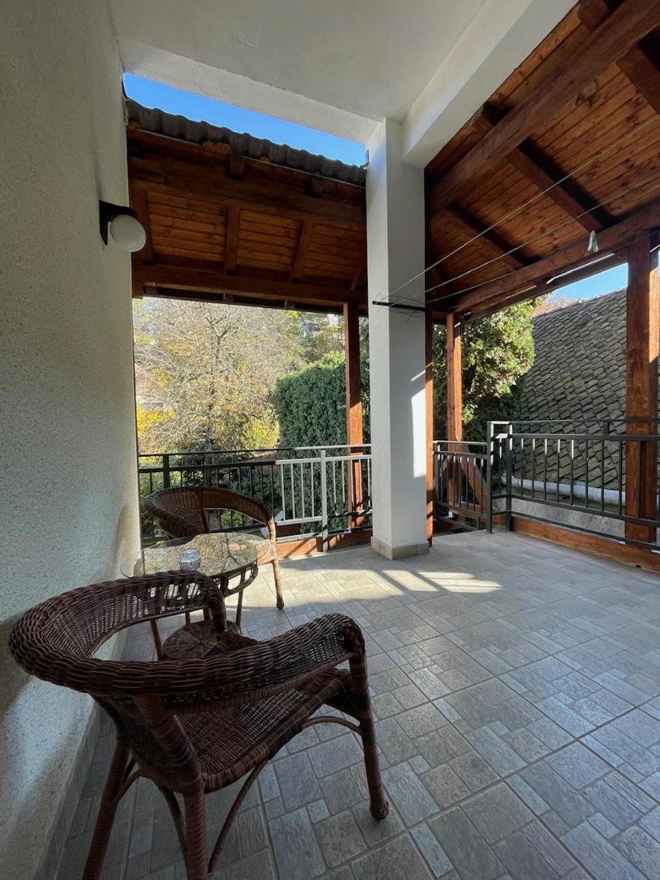 Residence 48 Beautiful Building Within Moments From The Old Town Of Braşov Exterior foto