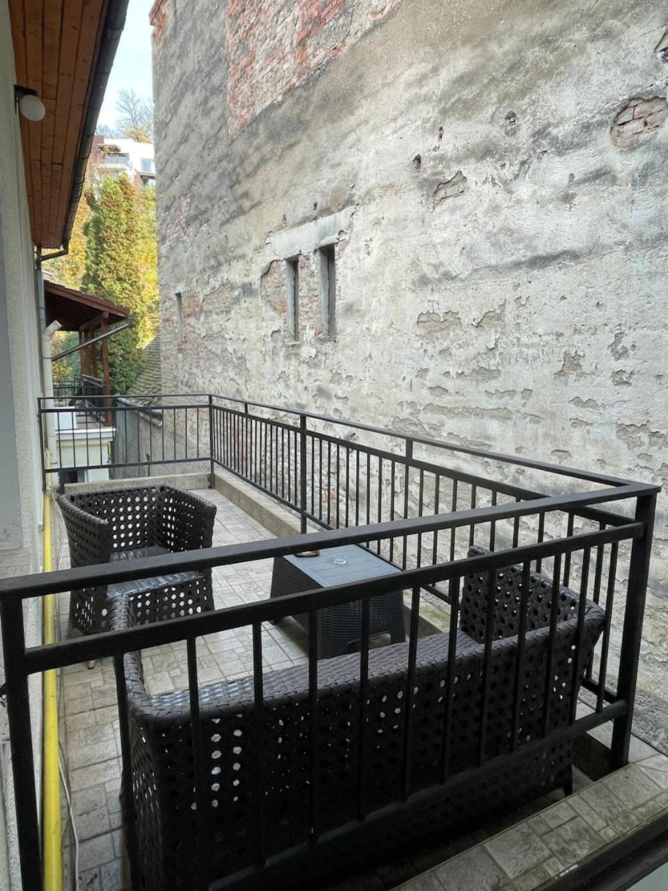 Residence 48 Beautiful Building Within Moments From The Old Town Of Braşov Exterior foto